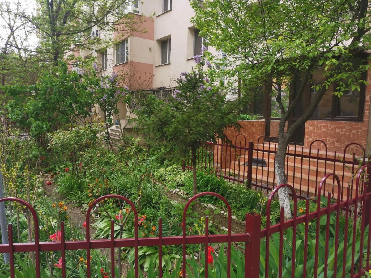 Awesome Apartment Бухарест Экстерьер фото