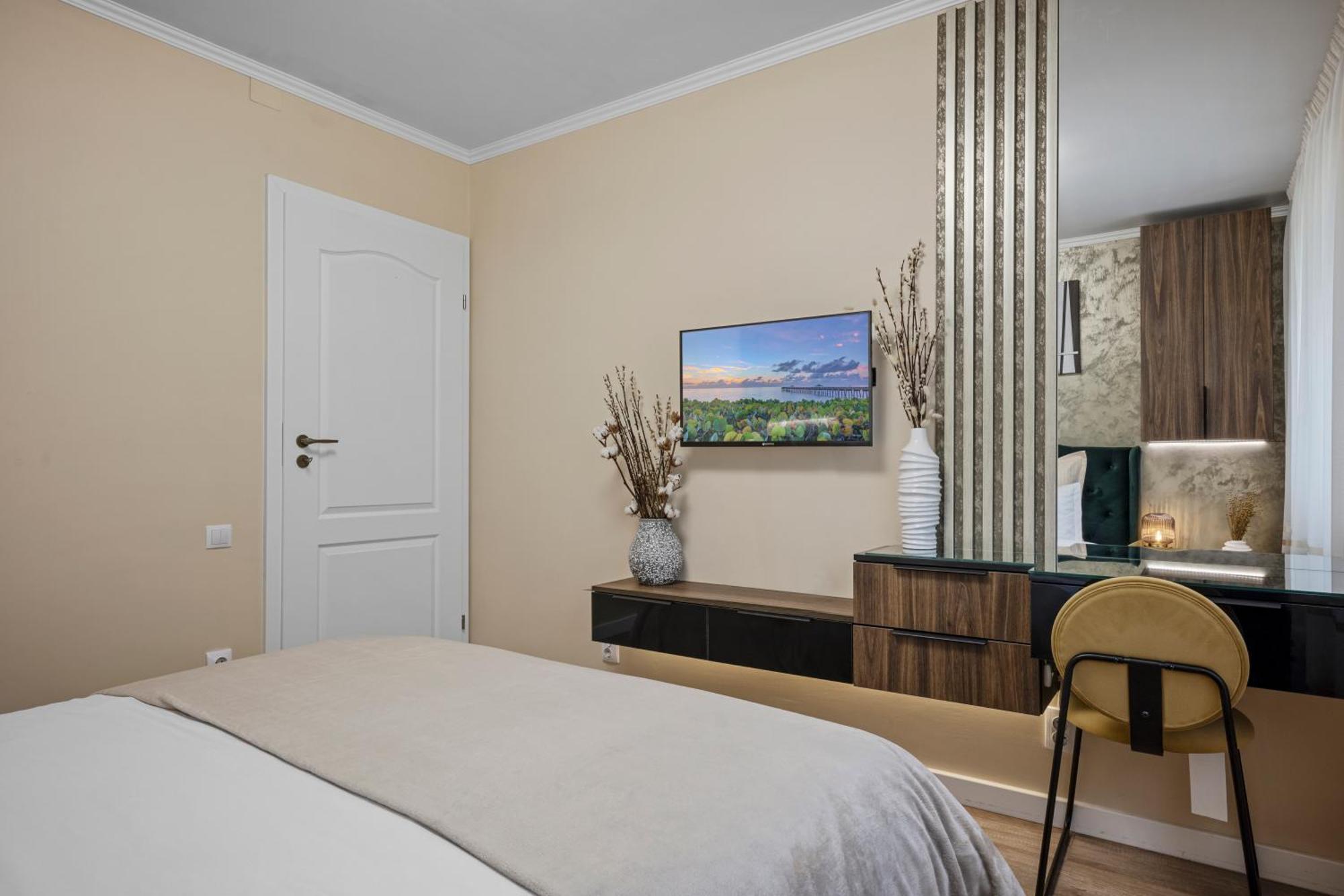 Awesome Apartment Бухарест Экстерьер фото
